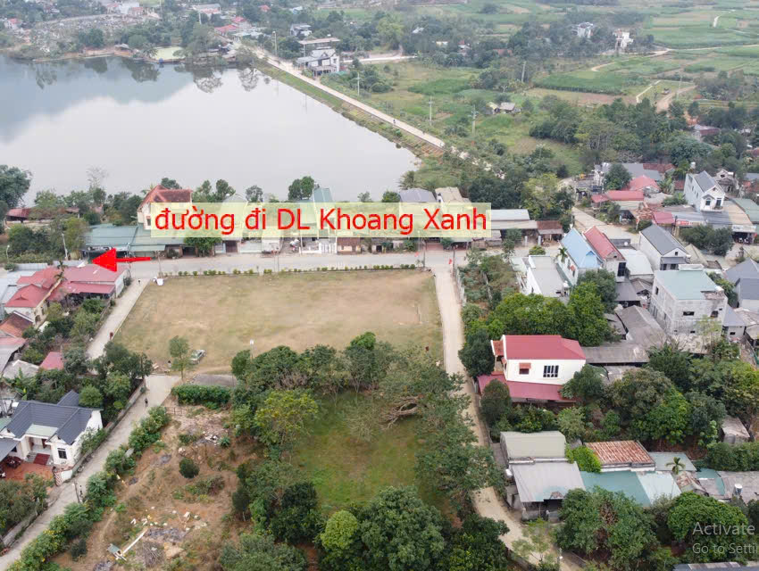 bán lô đất 600m2 gần hồ, sần sân bóng bám mặt đường rộng 19m