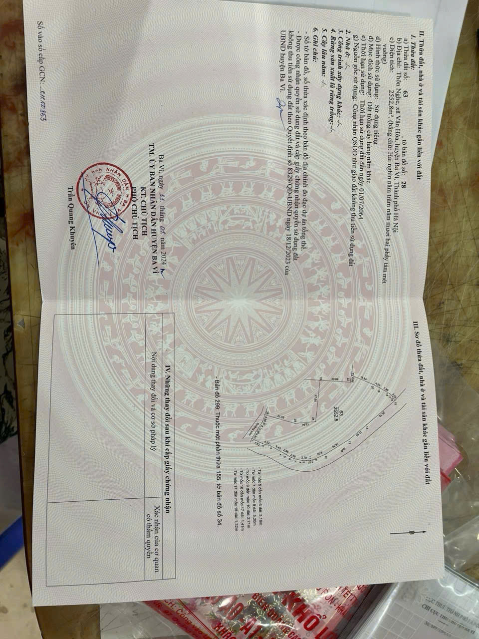 lô đất Cây lâu năm bám suối lô đất Cây lâu năm bám suối