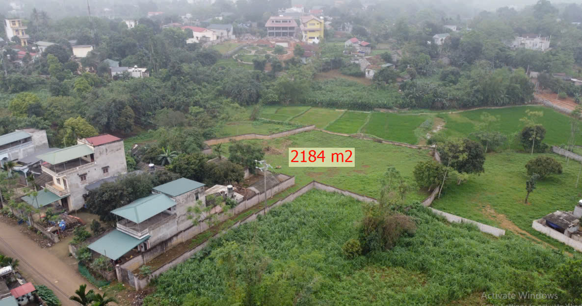 bán lô đất 3982 m2 bám hồ nước , Cách cổng du lịch Khoang Xanh 300m