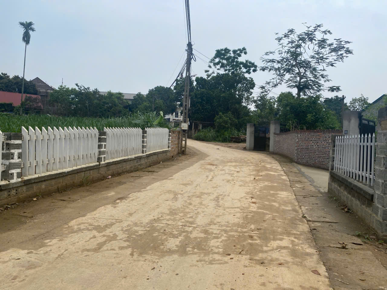 lô đất 720m2 gần đường nhựa, cạnh sân bóng, bắm mặt đường dài lô đất 720m2 gần đường nhựa, cạnh sân bóng, bắm mặt đường dài