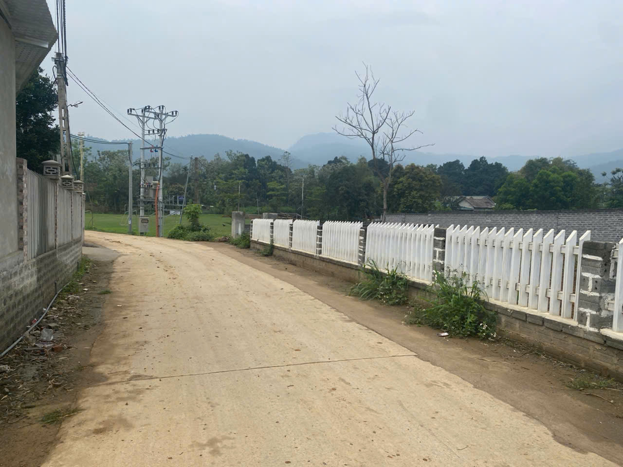 lô đất 720m2 gần đường nhựa, cạnh sân bóng, bắm mặt đường dài lô đất 720m2 gần đường nhựa, cạnh sân bóng, bắm mặt đường dài