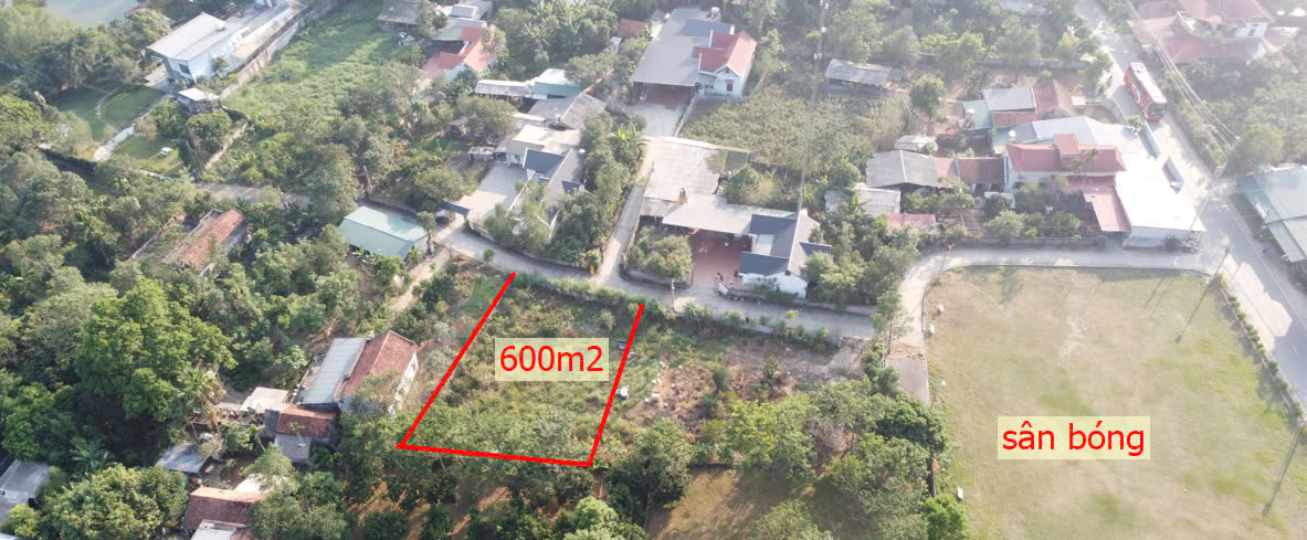 800m2 đất gần hồ, cạnh sân bóng, đường thuân tiện