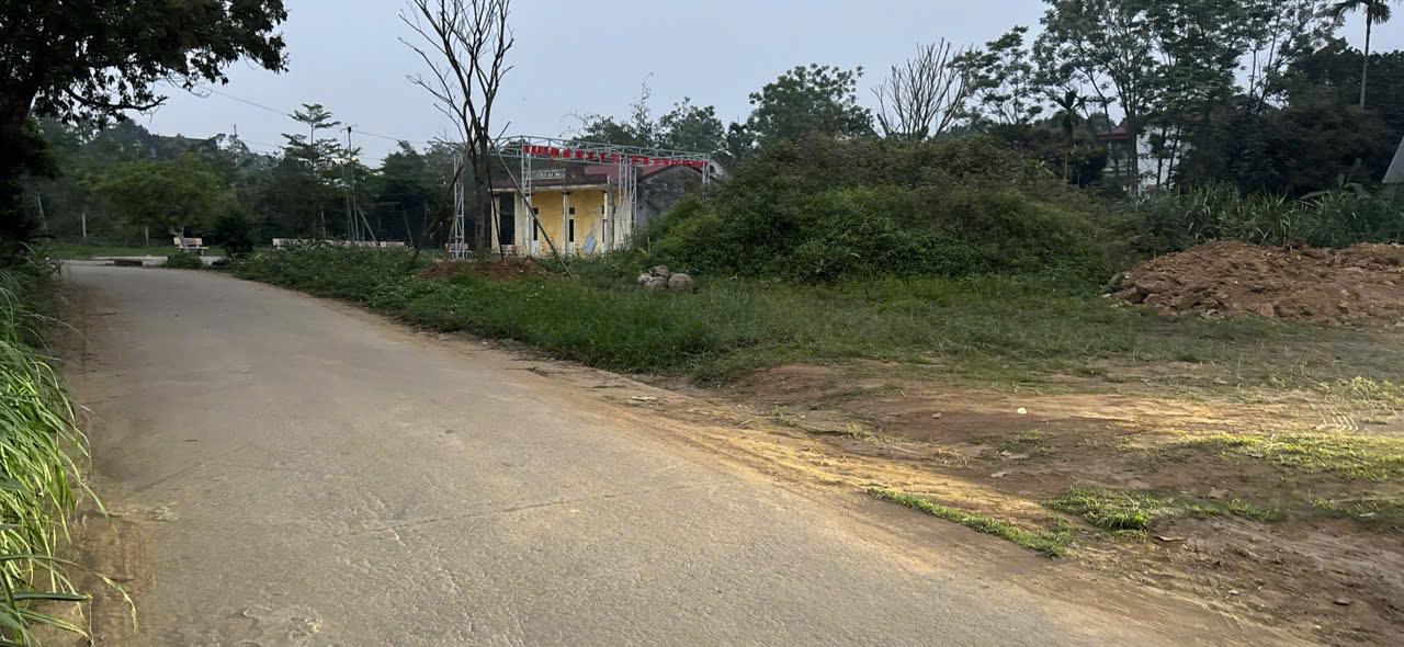612m2 gần DT87, có sẵn nhà, ngõ thông giá 5,5 tỷ 612m2 gần DT87, có sẵn nhà, ngõ thông giá 5,5 tỷ